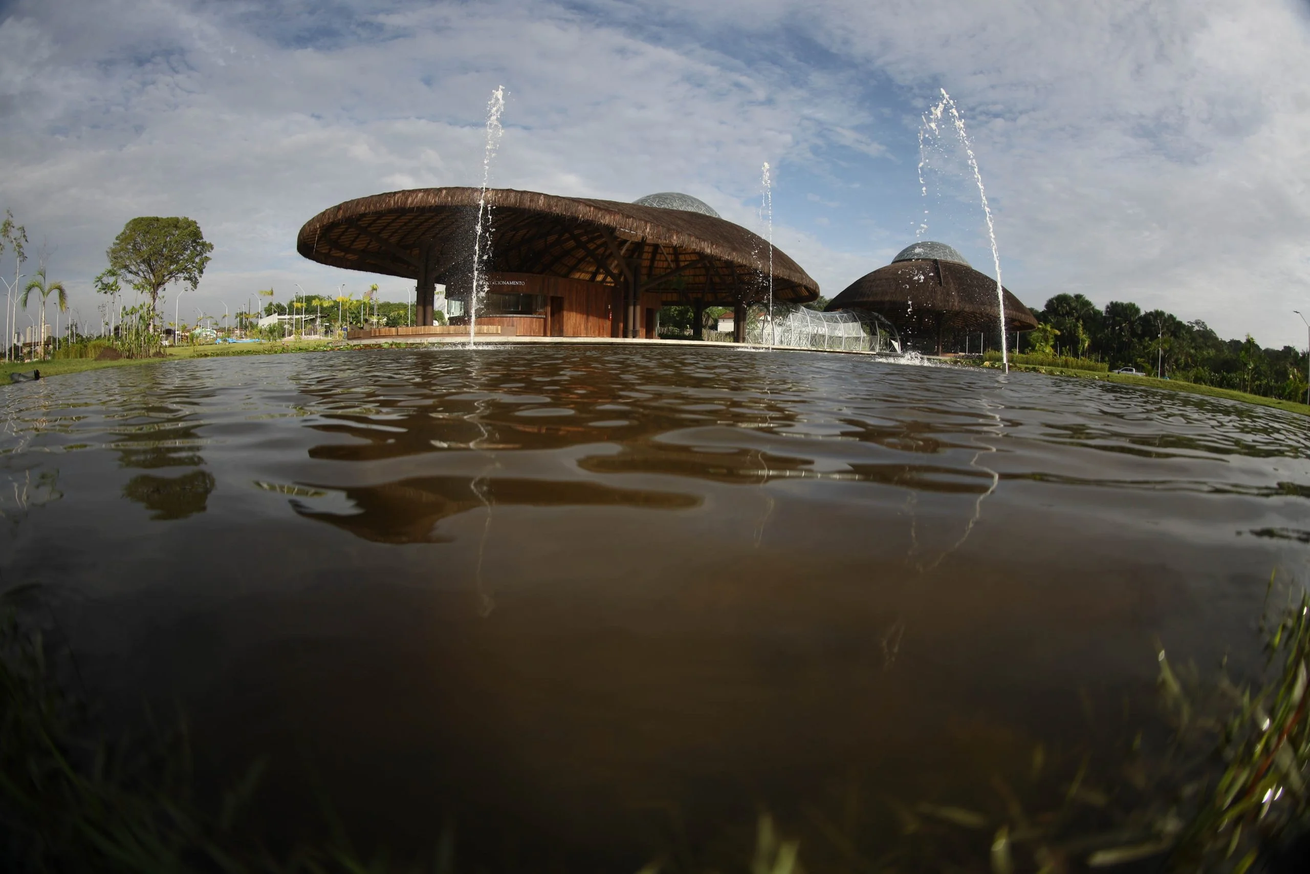O Parque Estadual do Utinga (PEUt) o mais importante espaço de preservação e estudo da biodiversidade dentro da Região Metropolitana de Belém será reaberto à população a partir desta sexta,16, a partir das 16h30, com apresentações artísticas, com o Boi Veludinho, crianças do Pro Paz e a premiada Orquestra Sinfônica do Theatro da Paz. A apresentação será em um espaço ao ar livre e não será necessária a retirada de ingressos, por esse motivo, a recomendação é que o público chegue cedo, porque a entrada será fechada quando o espaço estiver lotado.FOTO: THIAGO GOMES / AG. PARÁ
DATA: 16.03.2018
BELÉM - PARÁ